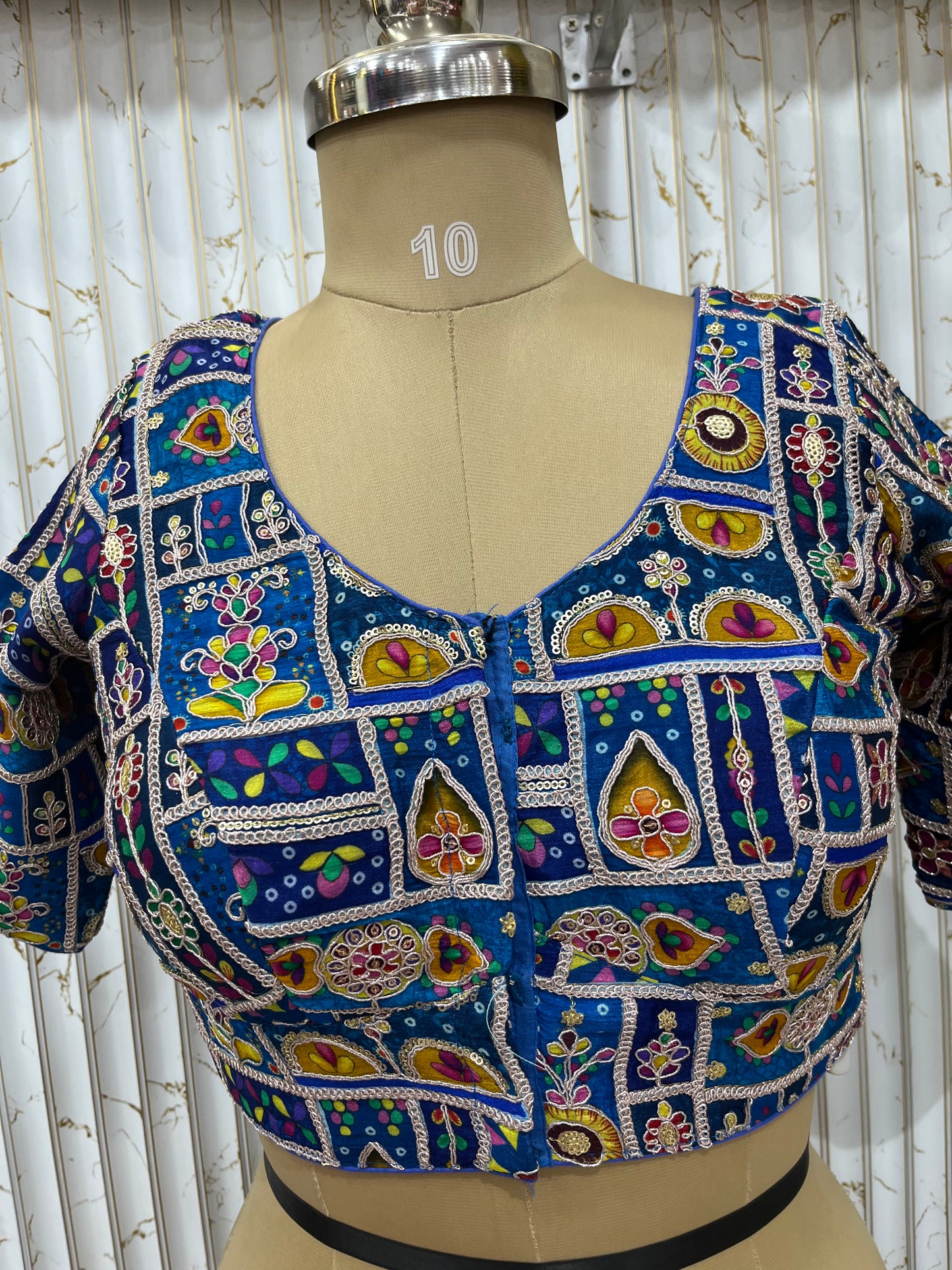 Position print blouse