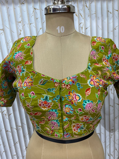Position print blouse